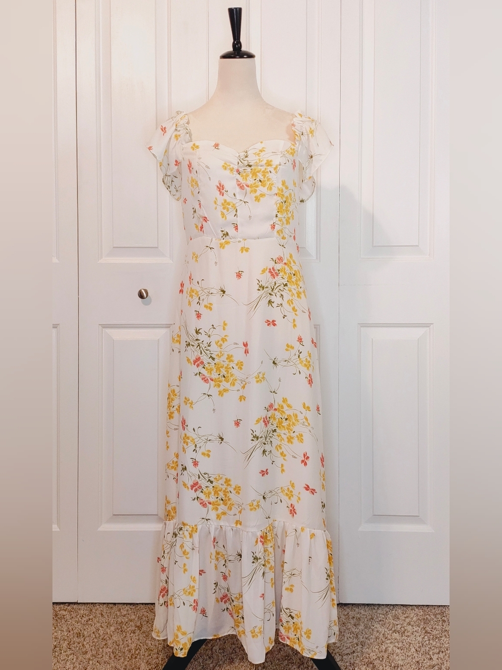 Strangers And Lovers OMi+ studio Floral Maxi Dress in White & Yellow Size Large